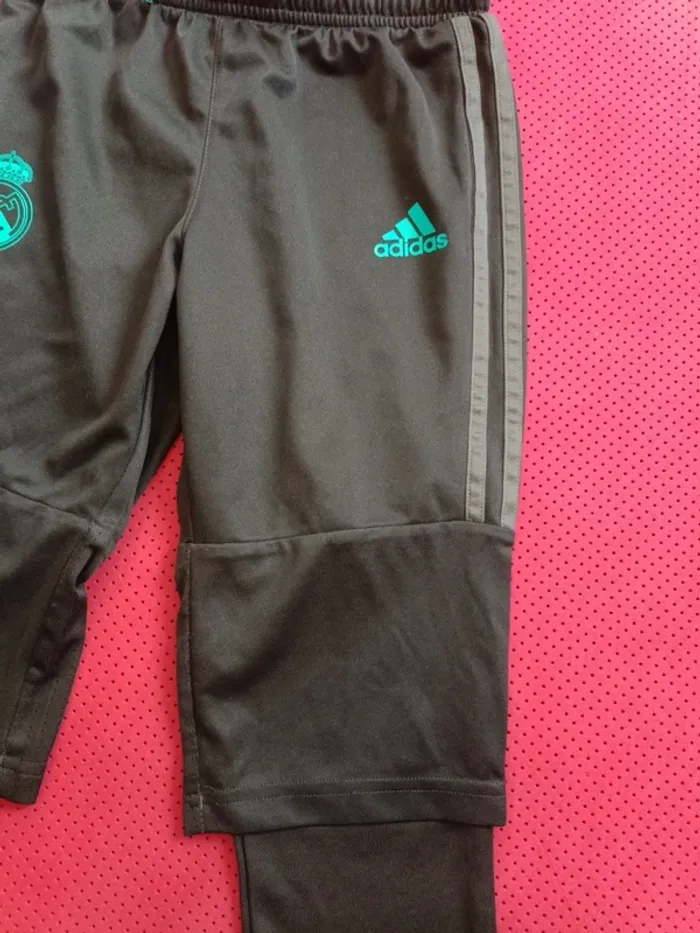 Short de foot Réal Madrid, Adidas Authentique Officiel taille enfant 8/10 ans - photo numéro 3