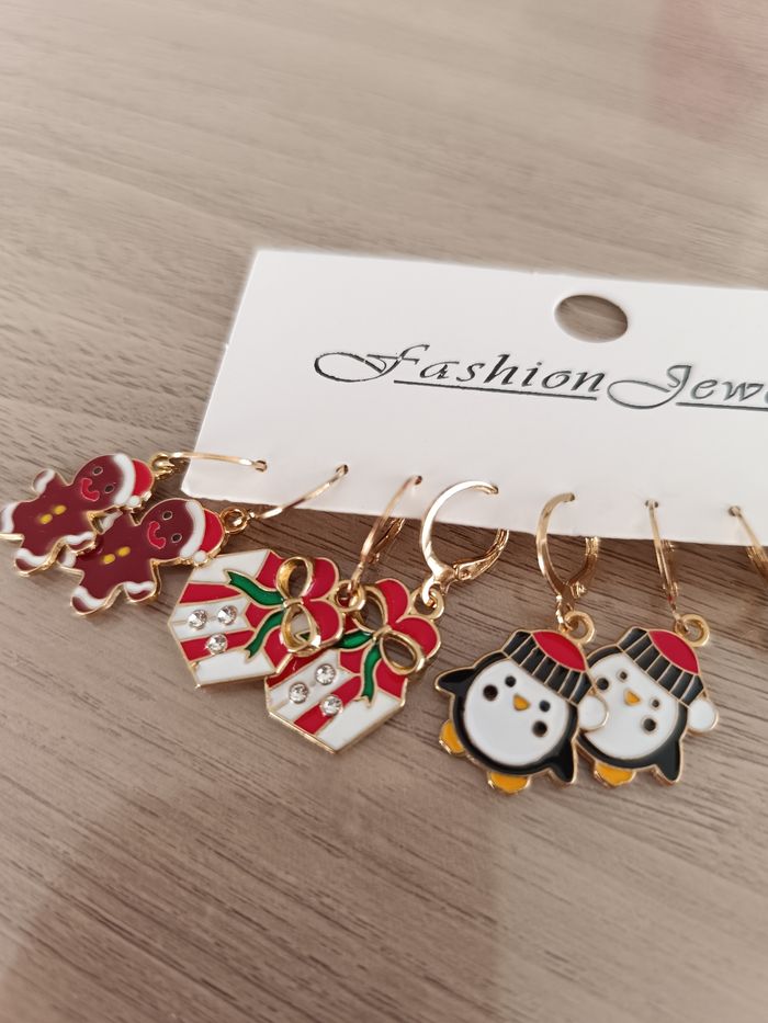 3 paires de boucles d'oreilles noël neuves