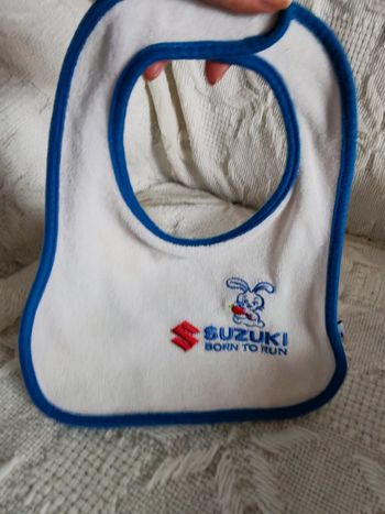 Bavoir Suzuki Born to run broderie de lapin