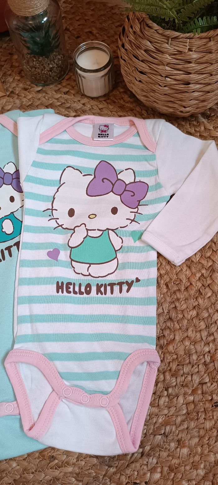 Lot de 2 bodies Hello Kitty 3/6 mois parfait état - photo numéro 2