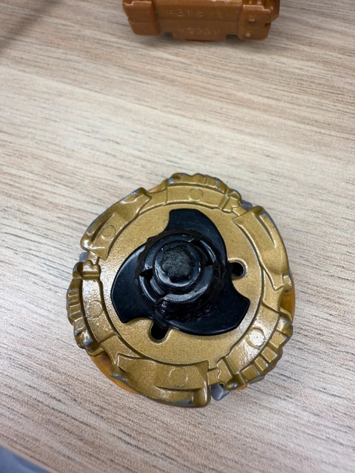 Toupie beyblade meteo l drago - photo numéro 4