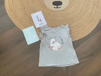 T-shirt MC vert sauge signe blanc H&M 18 mois 2 ans ( équivalent 2 ans 1/2 )