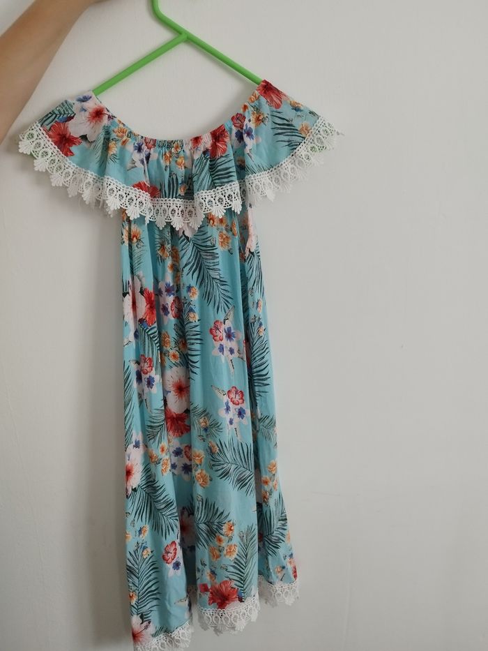 Robe bleue avec fleurs - photo numéro 4