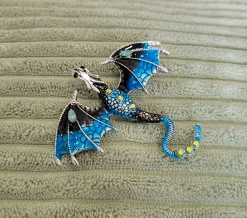 BROCHE DRAGON ARGENTE BLEU STRASS ! NEUF !