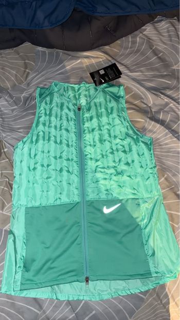Veste Nike therma fit sans manche verte 