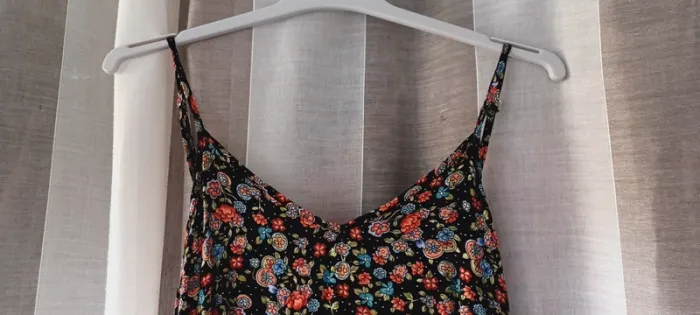 Robe noire mi-longue femme Shein, motif fleuri, avec fermeture eclair derrière, taille L - photo numéro 4