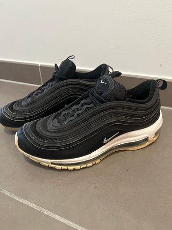 Chaussure Nike Air Max 97 noire et blanche 
