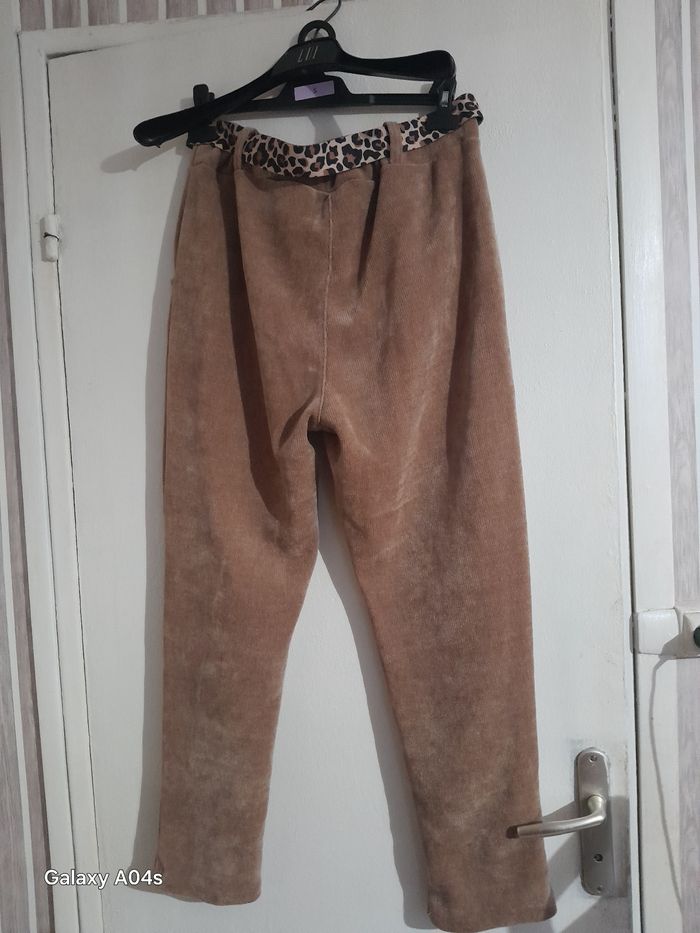 Très jolie pantalon magique en velour Très fines cote - photo numéro 2
