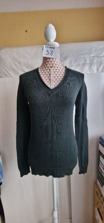Pull, vert foncé, en très très bon état, longueur 63cm,