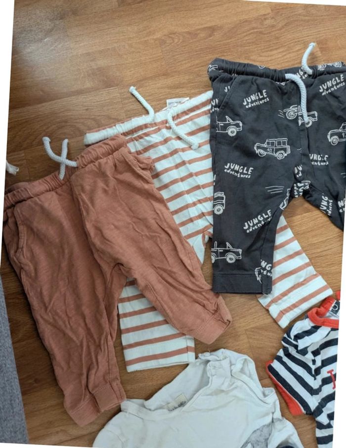 Lot de 18 vêtements 6 mois - photo numéro 2