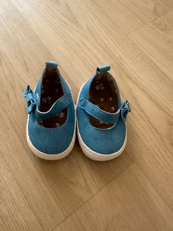 Chaussures ouvertes de chez Obaibi taille 6/9mois
