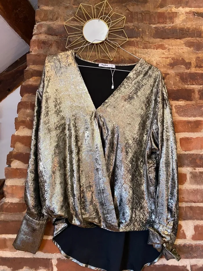 Chemise cache-coeur dorée