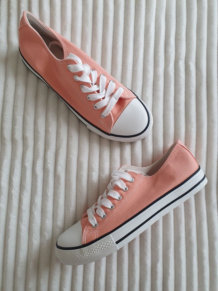 Baskets en toile rose Saumon et blanc Pointure 36 - photo numéro 2