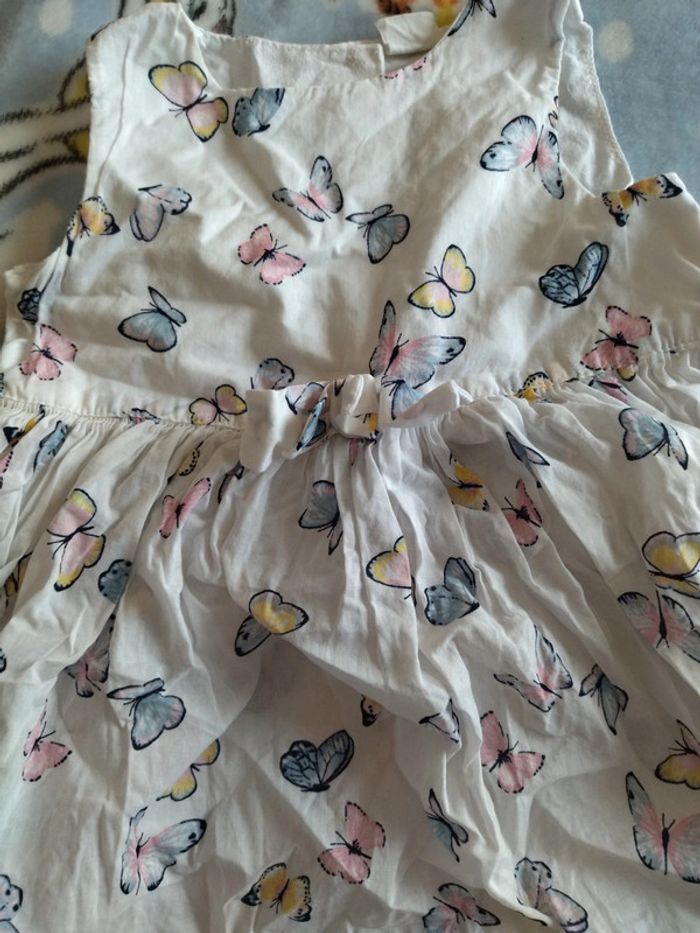 Robe papillon H&M 12/18 mois - photo numéro 2