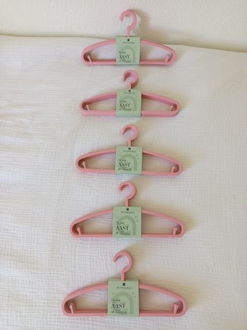 Lot de 30 cintres bébé / enfant neufs 