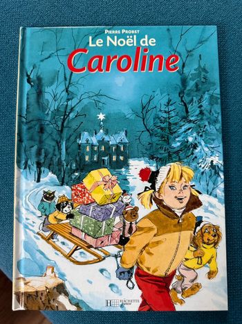 Très beau livre Le Noël de Caroline mystère forêt château bd album Hachette