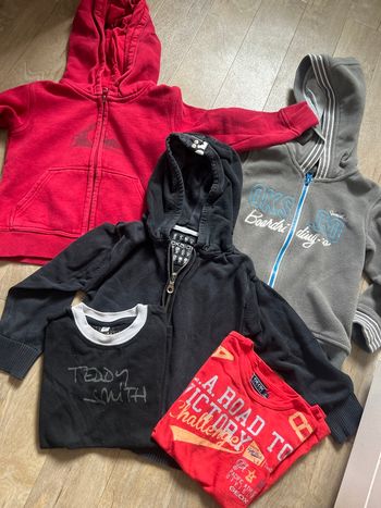 Lot vestes tee shirts 4 ans