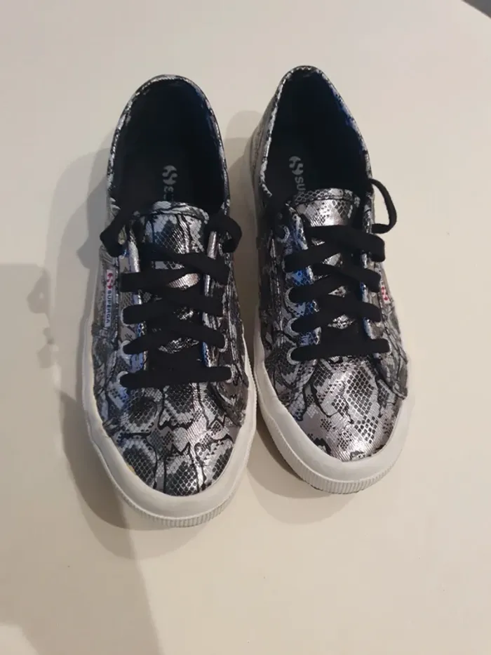 Basket noir et argenté Superga, taille 38 - photo numéro 2