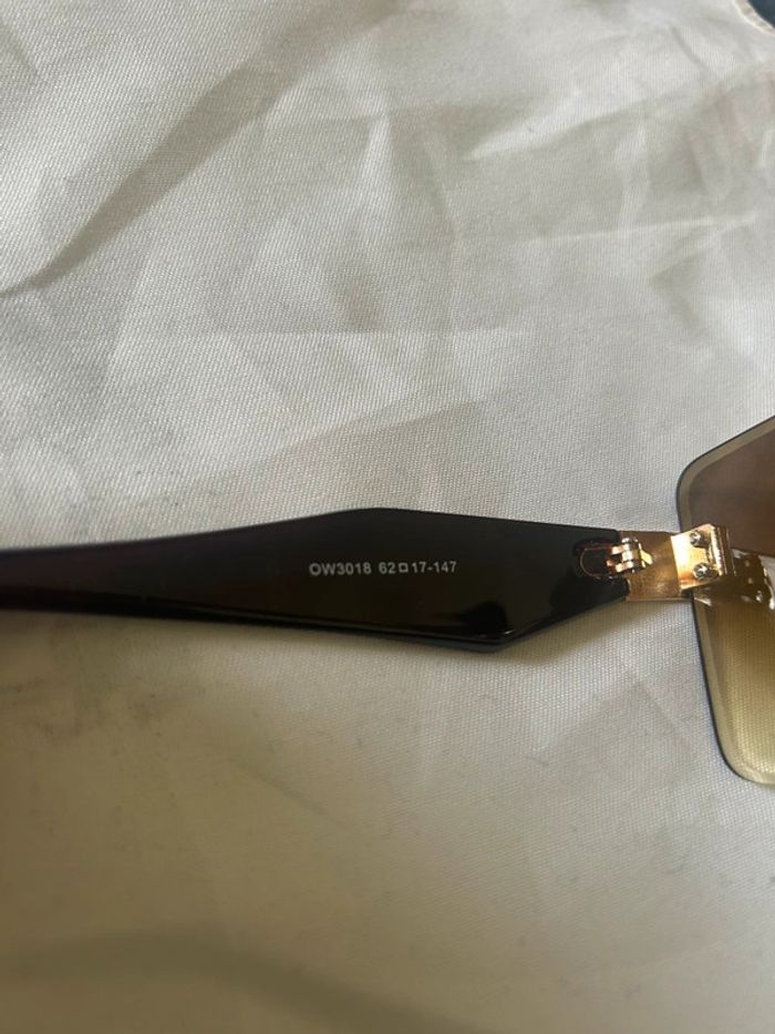 Lunette de soleil Prada - photo numéro 3