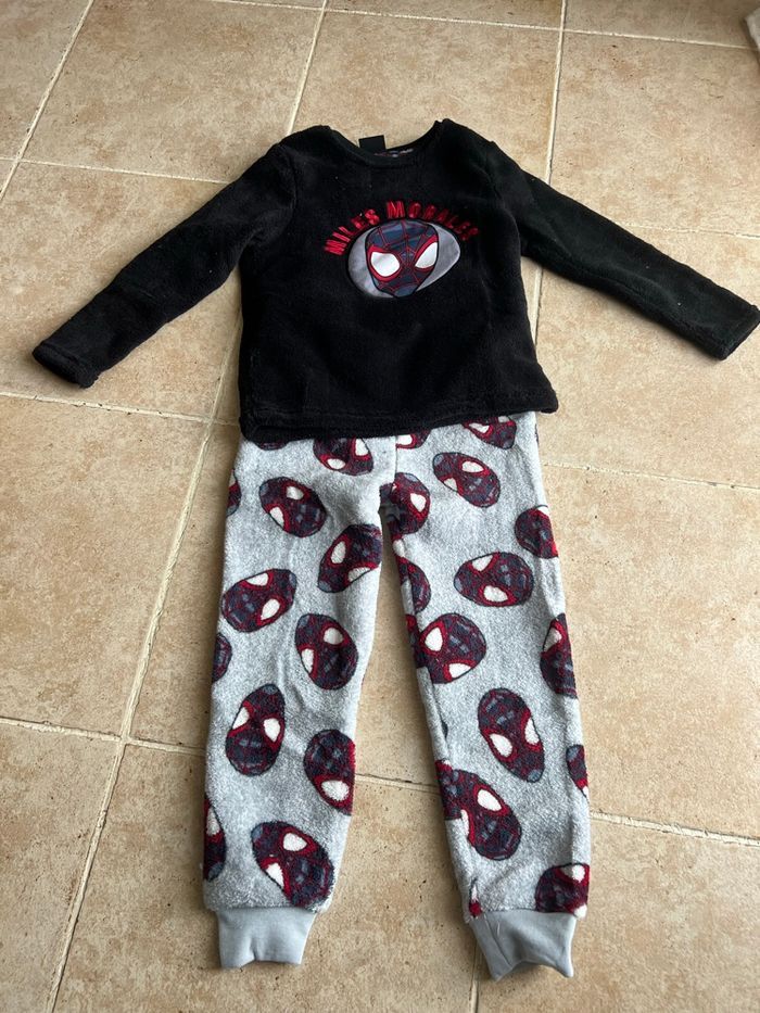 Pyjama Primark garçon t 4-5 ans - photo numéro 3