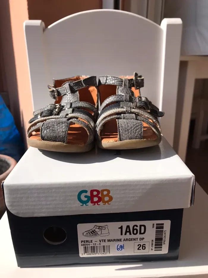 Sandales GBB couleur bleu marine pointure 26