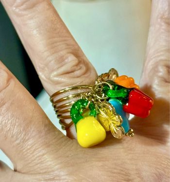 Bague large réglable fruits et légumes en verres en breloques habaha Paris