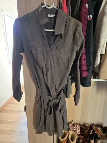 Robe kaki