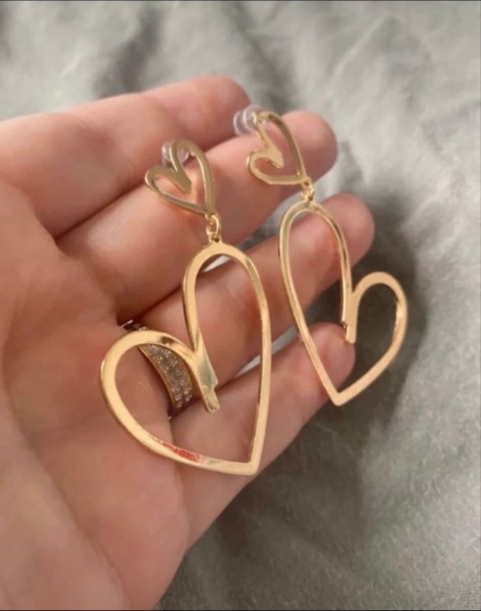 Boucles d’oreilles pendantes NEUVES pour femme forme de coeurs 💛 couleur doré - photo numéro 4