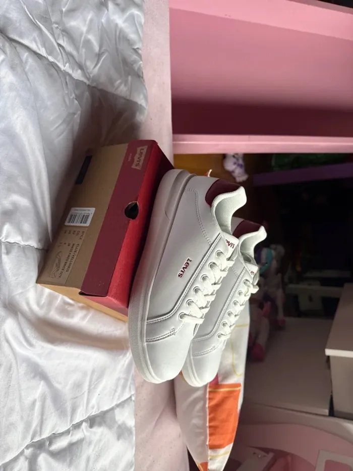 Jolie paire de baskets Levi’s neuves avec étiquette pointure 36 - photo numéro 3