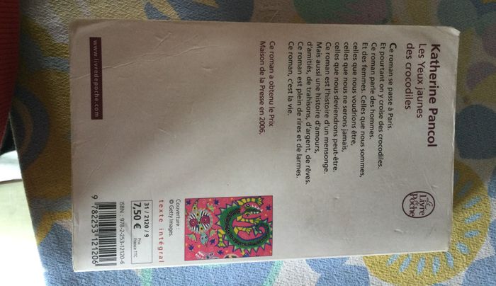 les yeux jaunes des crocodiles