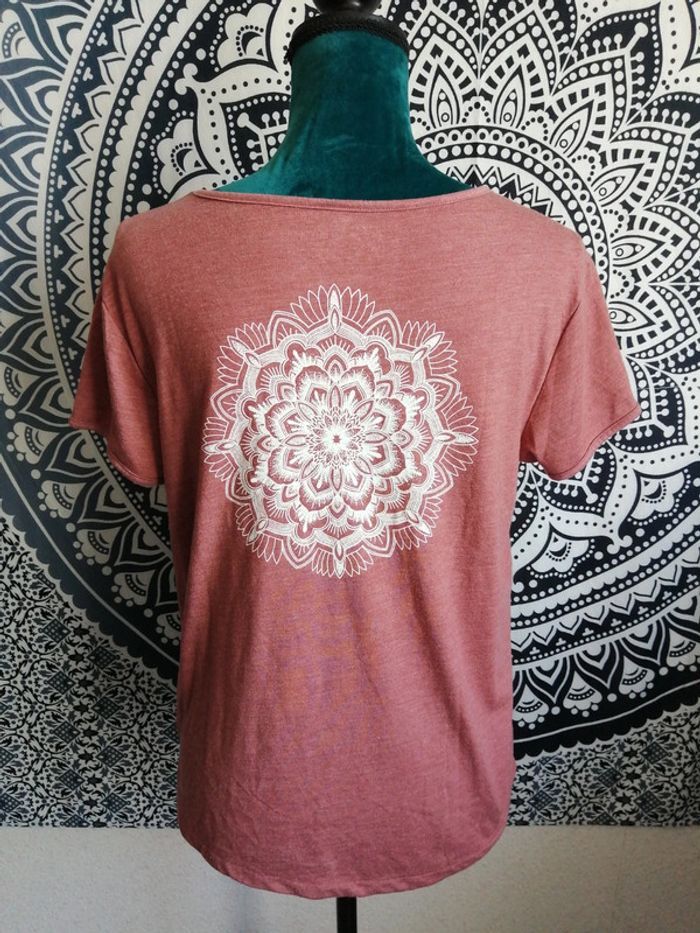Tee-shirt vieux rose mandala blanc dans le dos et logo brodé / roxy / (XS) - photo numéro 6