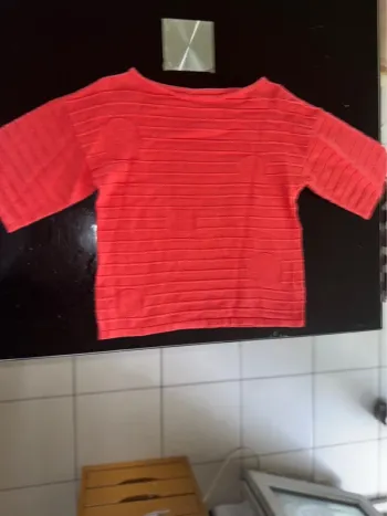 Haut rouge/oranger manches courtes taille 40