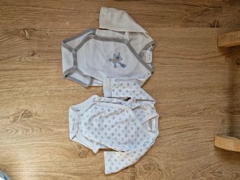 Lot 2 bodys bel et Bo 56cm