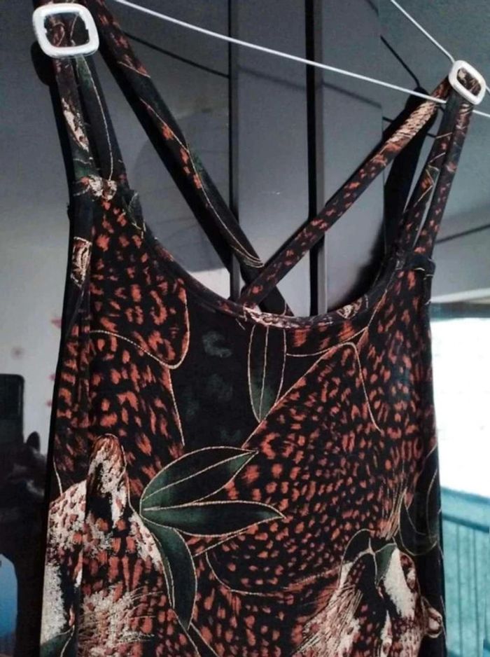 Robe longue, bretelles dos , magnifique porté,un peu moulante - photo numéro 2