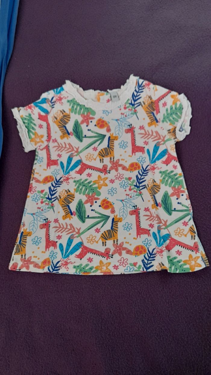 Ensemble 2 pièces  T-shirt manches courtes et legging. Taille 12 mois . - photo numéro 2