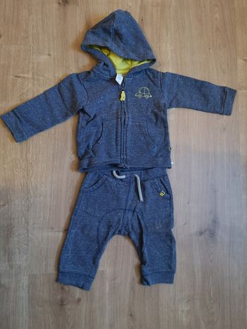 Ensemble jogging pantalon et pull à capuche 9 mois