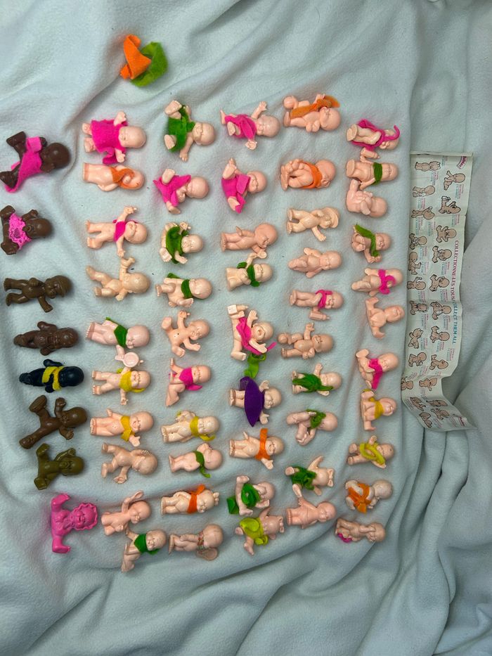 Lot de 58 Babies vintage – années 90 – figurines miniatures