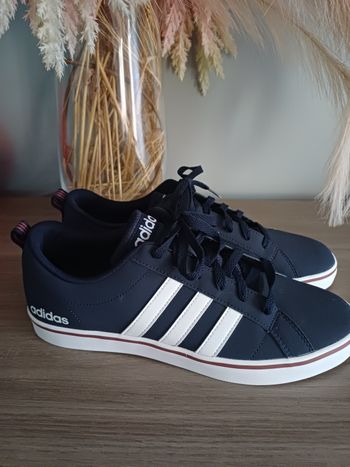 Baskets basses Adidas NEUVE