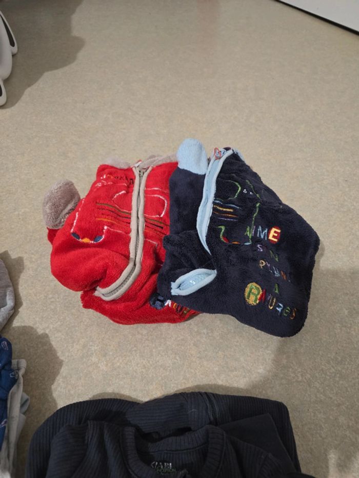 Lot de vetements 6 mois (19 pieces) - photo numéro 4
