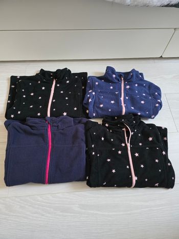 Lot de 4 polaires en 8 ans fille en excellent état