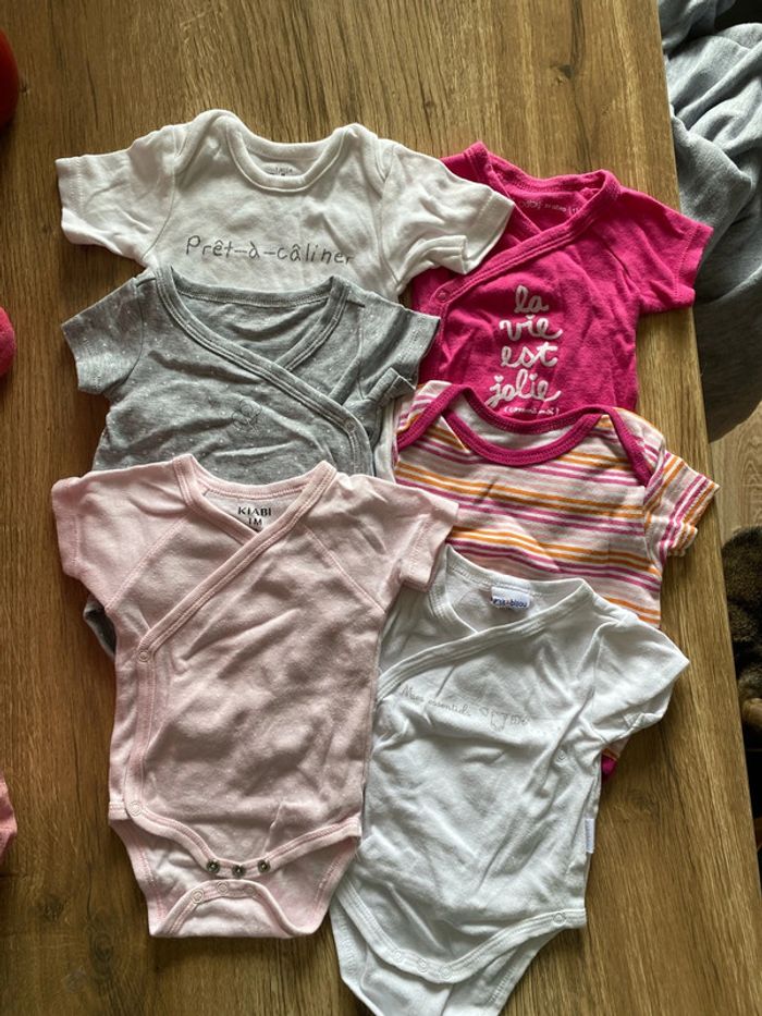 Lot de 6 bodies taille 1 mois