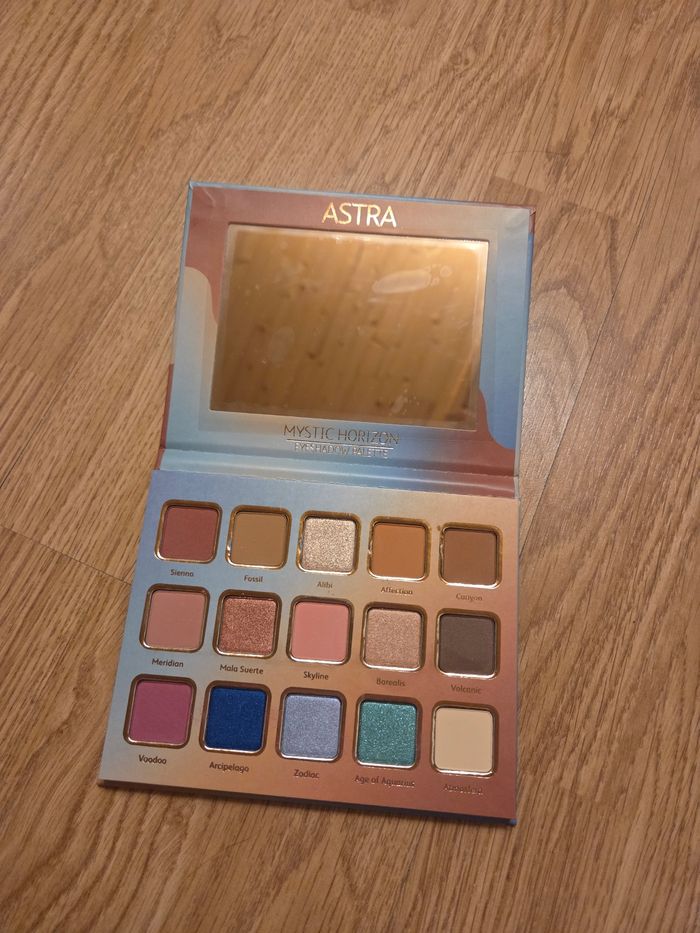 Palette eyeshadow Mystic Horizon , Astra, neuve.