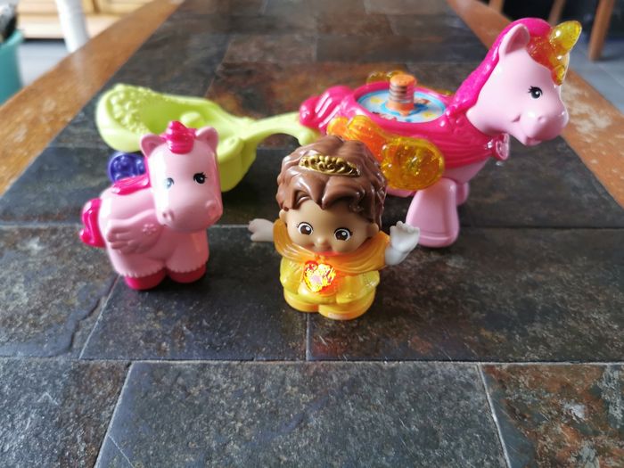 Tut tut copains La licorne magique de Claire, la princesse aventurière - photo numéro 3