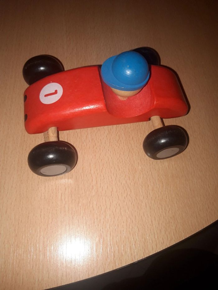 Voiture en bois - photo numéro 3