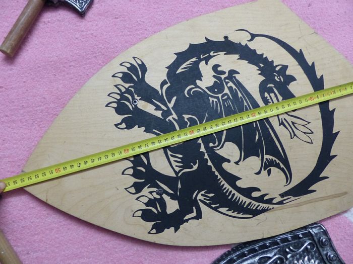 Lot 2 boucliers 1 épée 1 hache - photo numéro 4