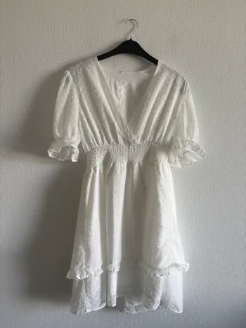 Robe blanche à volants - taille M