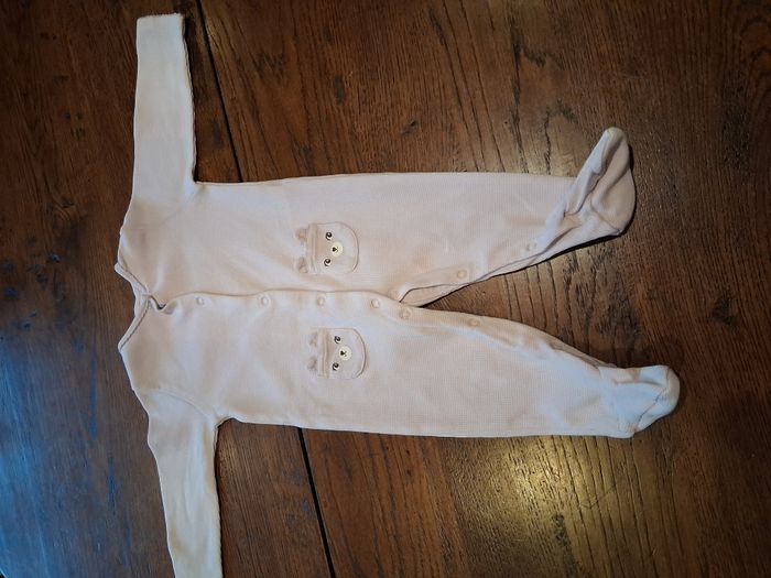 Lot de 3 pyjamas à manches longues et ouverture par devant de marque C&A - photo numéro 4