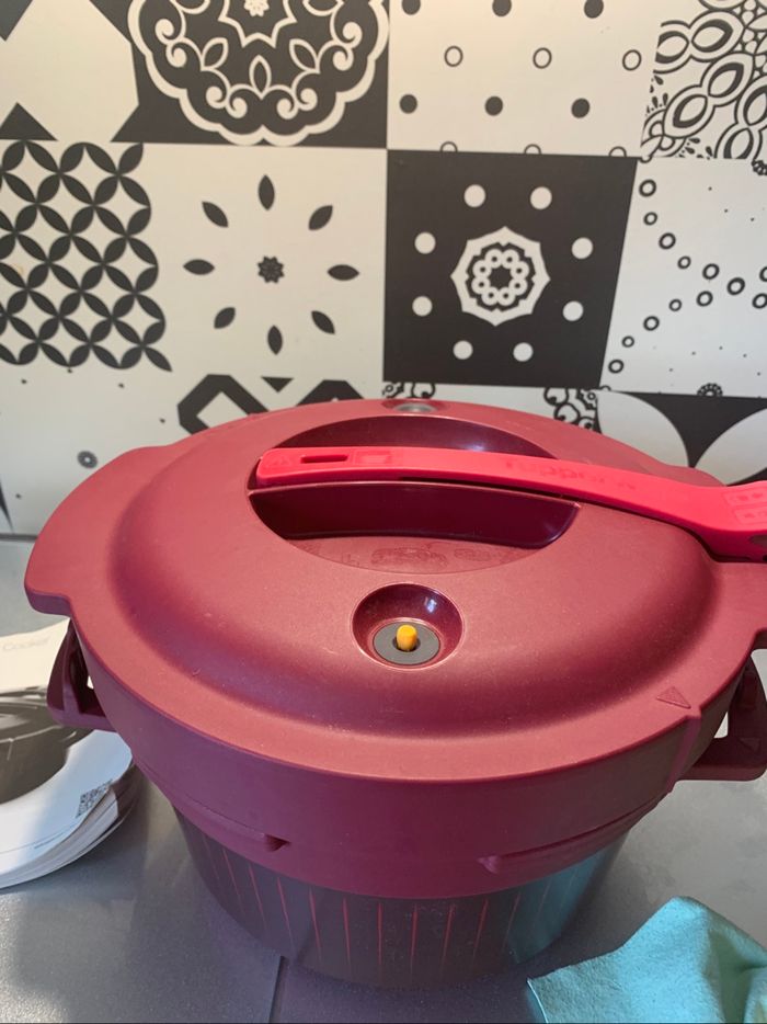 cocotte tupperware très bon état
