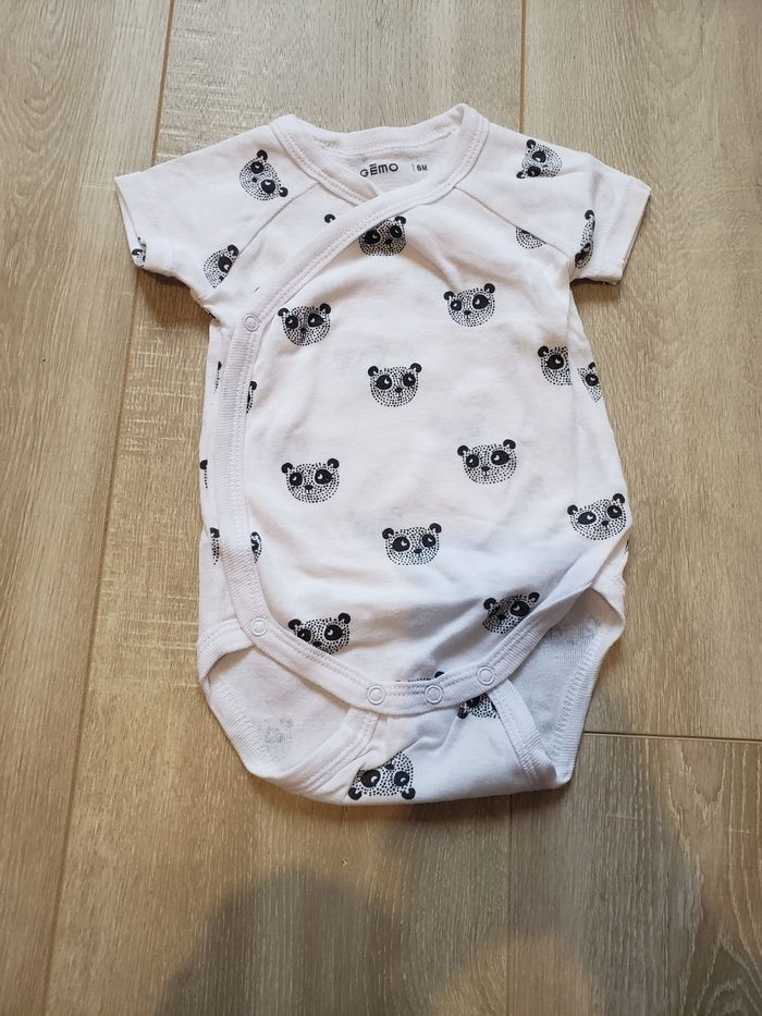 Lot bodies taille 6mois - photo numéro 3