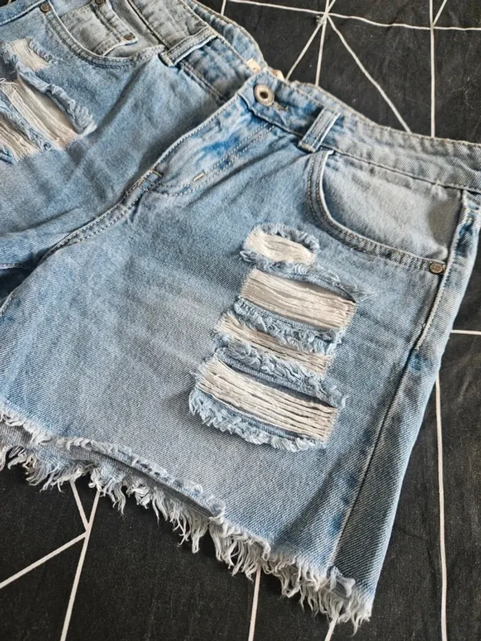 Short en jean destroy bleu clair taille 38 / M - photo numéro 3